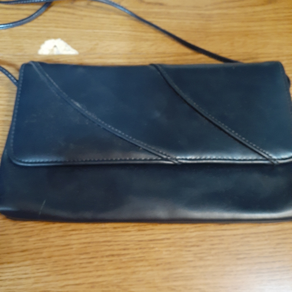 Pouch purse with shoulder strap